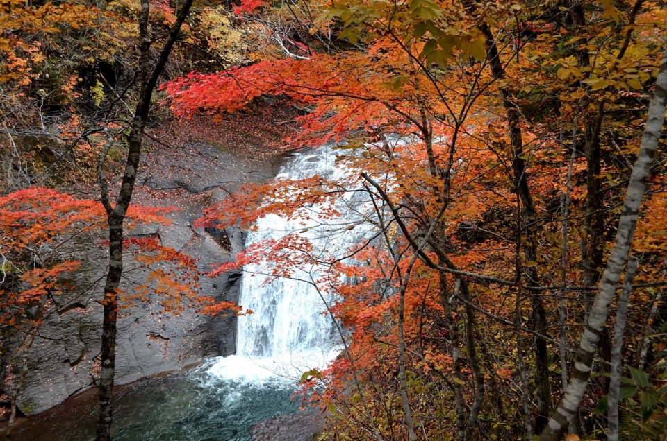 恵庭渓谷・白扇の滝の紅葉