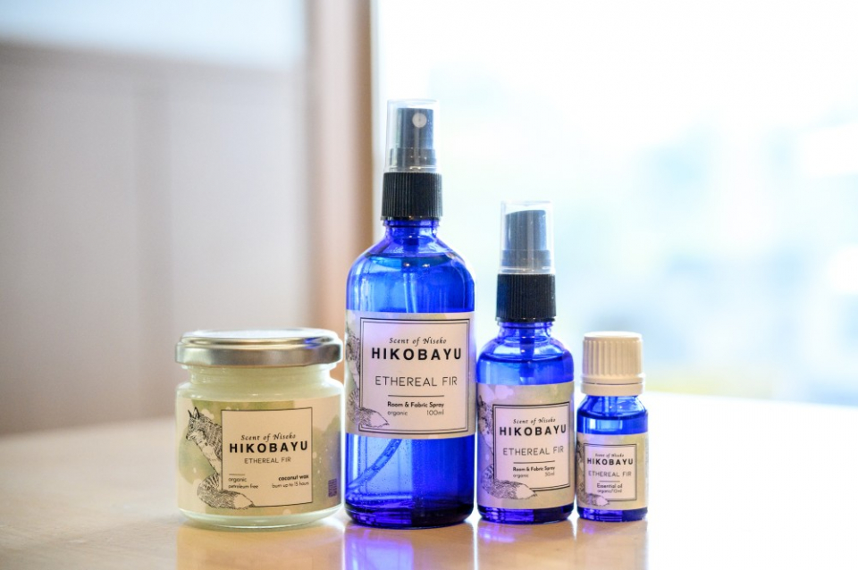 ニセコ産トドマツ精油のみを使ったシングルノートシリーズ「ETHEREAL FIR（エーセリアル ファー）」。清涼なトドマツの香りには、リラックス効果はもちろん、花粉の影響をやわらげる空気清浄効果もあることが明らかになっている。