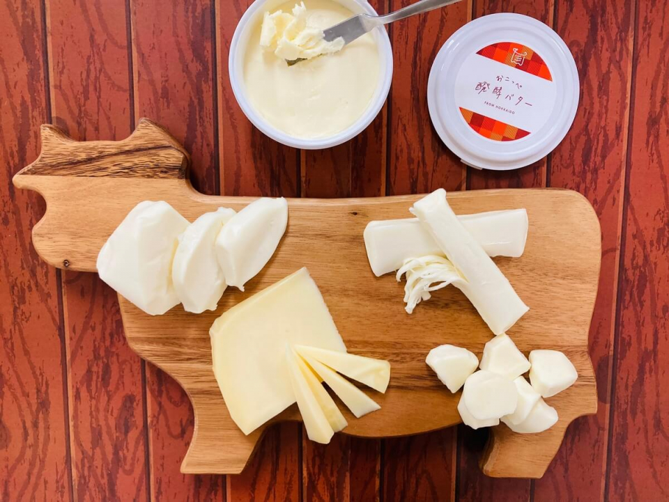 パインランドデーリィが展開するチーズとバター。口当たりが優しくコクのある味わいながら、後味が軽い。